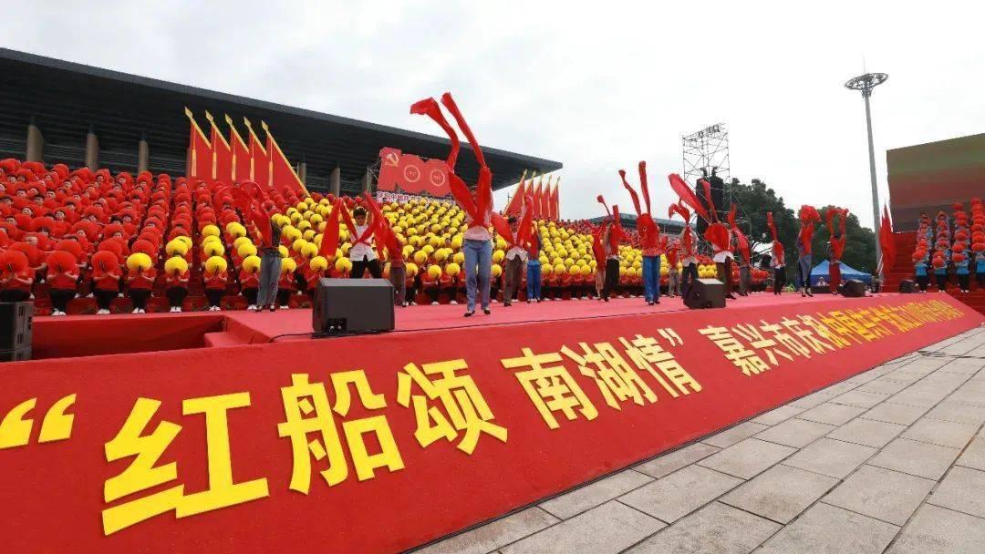 夏目友人帐里面的斑，一定要跟着夏目，这么做的目的是什么呢？游戏画面